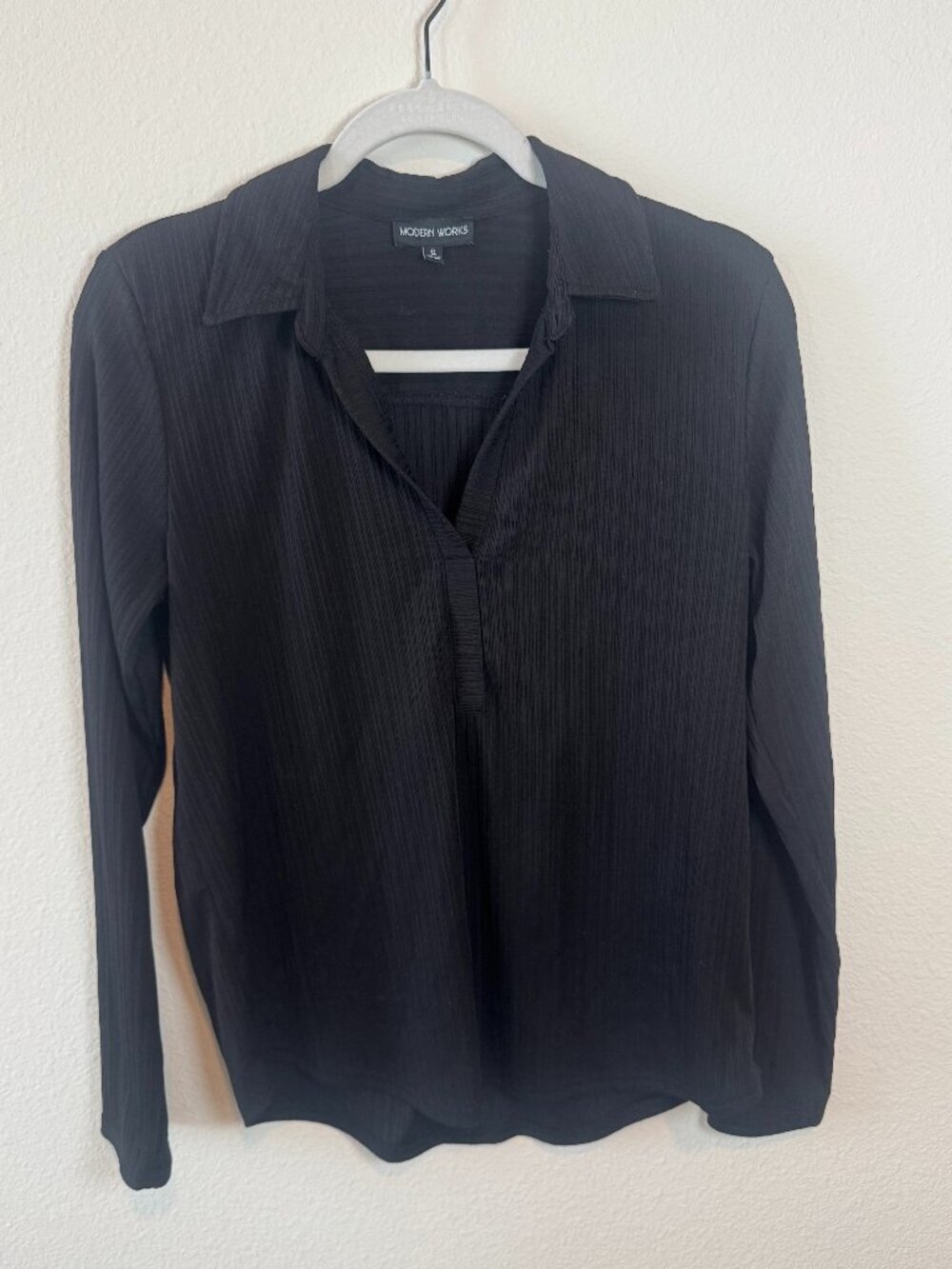 Modern Works Black Pleated Textured Collared V Neck Blouse Size S